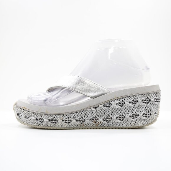 Volatile Silver Leather 2.5" Wedge Heel Thong Sandals - 7 - Picture 1 of 7